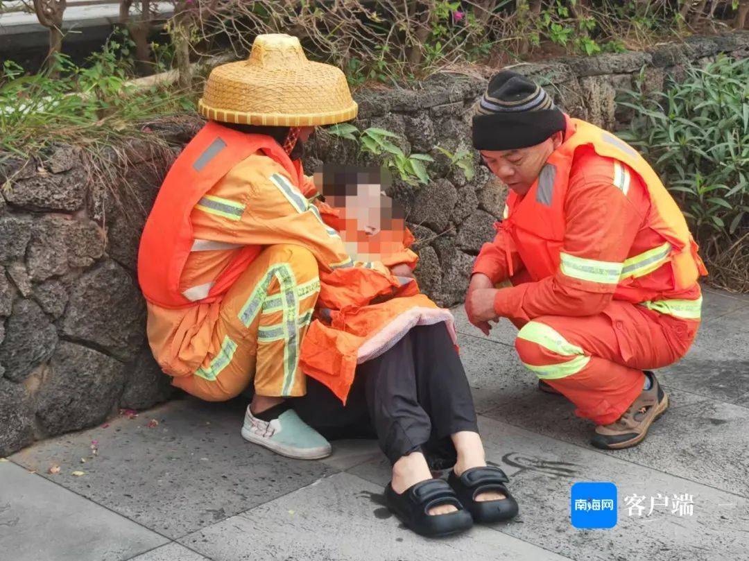 突发！海口一女子落入海甸溪，众人紧急施救→