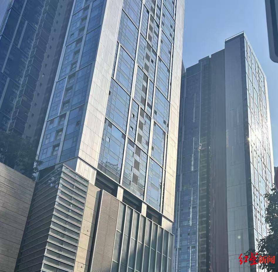 深圳超高层住宅爆炸起火后：小区挨户进行消防排查，业主关心燃气安全问题