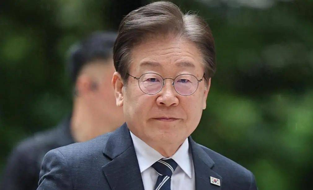 最后时刻，中方接到电话，尹锡悦官宅被警车包围，在野党对华表态