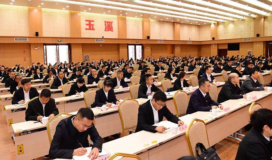 周建忠在市委党校2025年春季学期开学典礼上强调 全面提升能力做新时代好干部